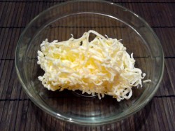 Салат Белочка с плавленным сыром - шаг 4