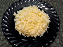 Салат Белочка с плавленным сыром - шаг 5