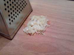 Салат Белочка с плавленным сыром - шаг 6