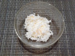 Салат Белочка с плавленным сыром - шаг 9