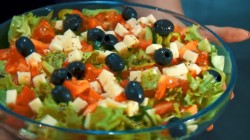 Салат Греческий с дунганским перцем и сыром фета - шаг 16