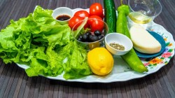 Салат Греческий с дунганским перцем и сыром фета - шаг 1