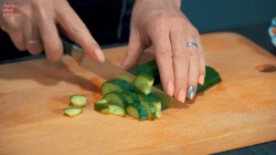 Салат Греческий с дунганским перцем и сыром фета - шаг 6