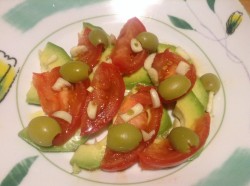 Салат из авокадо и помидоров - шаг 9 Салат из авокадо и помидоров - шаг 9