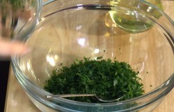 Салат из черной чечевицы с зеленью - шаг 2