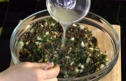 Салат из черной чечевицы с зеленью - шаг 6