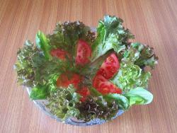 Салат из филе форели с кукурузой и помидорами - шаг 4