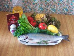 Салат из филе форели с кукурузой и помидорами - шаг 1