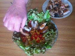 Салат из филе форели с кукурузой и помидорами - шаг 9