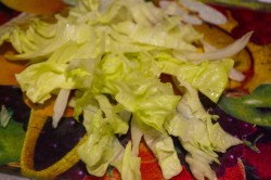 Салат из кальмаров и мидий с чипсами Жемчужина моря - шаг 3