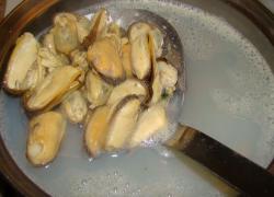 Салат из мидий с помидорами - шаг 3 Салат из мидий с помидорами - шаг 3