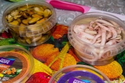 Салат из морепродуктов с сухариками Морской - шаг 4