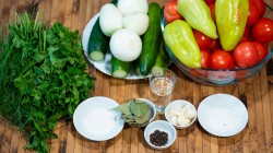 Салат из помидоров и огурцов на зиму - шаг 1 Салат из помидоров и огурцов на зиму - шаг 1