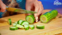 Салат из помидоров и огурцов на зиму - шаг 2 Салат из помидоров и огурцов на зиму - шаг 2