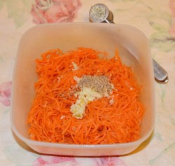 Салат Кальмары с корейской морковью - шаг 8