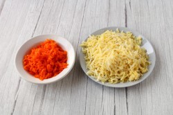 Салат с курицей грибами и картошкой - шаг 8