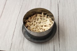 Салат с курицей грибами и картошкой - шаг 12