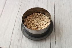 Салат с курицей грибами и картошкой - шаг 14