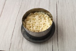 Салат с курицей грибами и картошкой - шаг 17