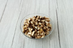 Салат с курицей грибами и картошкой - шаг 2