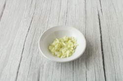 Салат с курицей грибами и картошкой - шаг 3