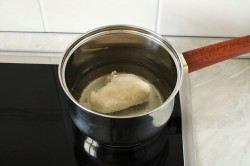 Салат с курицей грибами и картошкой - шаг 5