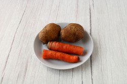 Салат с курицей грибами и картошкой - шаг 6