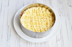 Салат Мимоза с рыбными консервами классический - шаг 12 Салат Мимоза с рыбными консервами классический - шаг 12