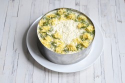 Салат Мимоза с рыбными консервами классический - шаг 16 Салат Мимоза с рыбными консервами классический - шаг 16