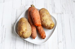 Салат Мимоза с рыбными консервами классический - шаг 2 Салат Мимоза с рыбными консервами классический - шаг 2