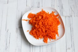 Салат Мимоза с рыбными консервами классический - шаг 4 Салат Мимоза с рыбными консервами классический - шаг 4