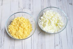 Салат Мимоза с рыбными консервами классический - шаг 5 Салат Мимоза с рыбными консервами классический - шаг 5