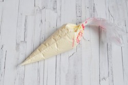 Салат Мимоза с рыбными консервами классический - шаг 9 Салат Мимоза с рыбными консервами классический - шаг 9