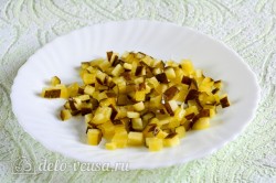 Салат Московский с копченой колбасой - шаг 3 Салат Московский с копченой колбасой - шаг 3