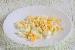 Салат Московский с копченой колбасой - шаг 5 Салат Московский с копченой колбасой - шаг 5