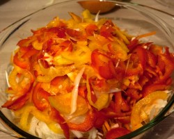 Капуста с болгарским перцем и яблоками - шаг 3 Капуста с болгарским перцем и яблоками - шаг 3