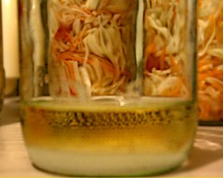 Капуста с болгарским перцем и яблоками - шаг 5 Капуста с болгарским перцем и яблоками - шаг 5