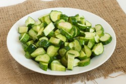 Салат на зиму огурцы с томатной пастой - шаг 2 Салат на зиму огурцы с томатной пастой - шаг 2