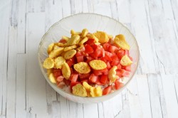 Салат в сырной корзинке - шаг 14