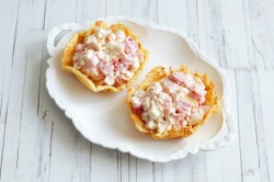 Салат в сырной корзинке - шаг 17