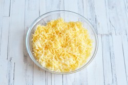 Салат в сырной корзинке - шаг 2