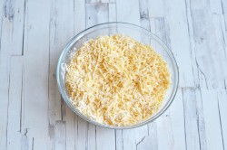 Салат в сырной корзинке - шаг 4