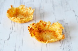 Салат в сырной корзинке - шаг 7