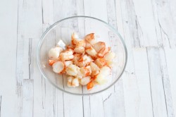 Салат в сырной корзинке - шаг 9