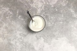 Салат Оливье без майонеза с йогуртом и курицей - шаг 10 Салат Оливье без майонеза с йогуртом и курицей - шаг 10