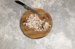 Салат Оливье без майонеза с йогуртом и курицей - шаг 4 Салат Оливье без майонеза с йогуртом и курицей - шаг 4