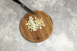 Салат Оливье без майонеза с йогуртом и курицей - шаг 6 Салат Оливье без майонеза с йогуртом и курицей - шаг 6