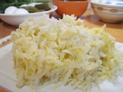 Салат Подсолнух с печенью трески - шаг 5