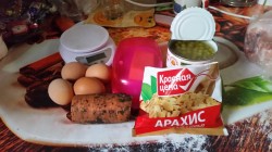 Салат простой с соленым арахисом - шаг 1