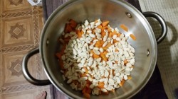 Салат простой с соленым арахисом - шаг 3